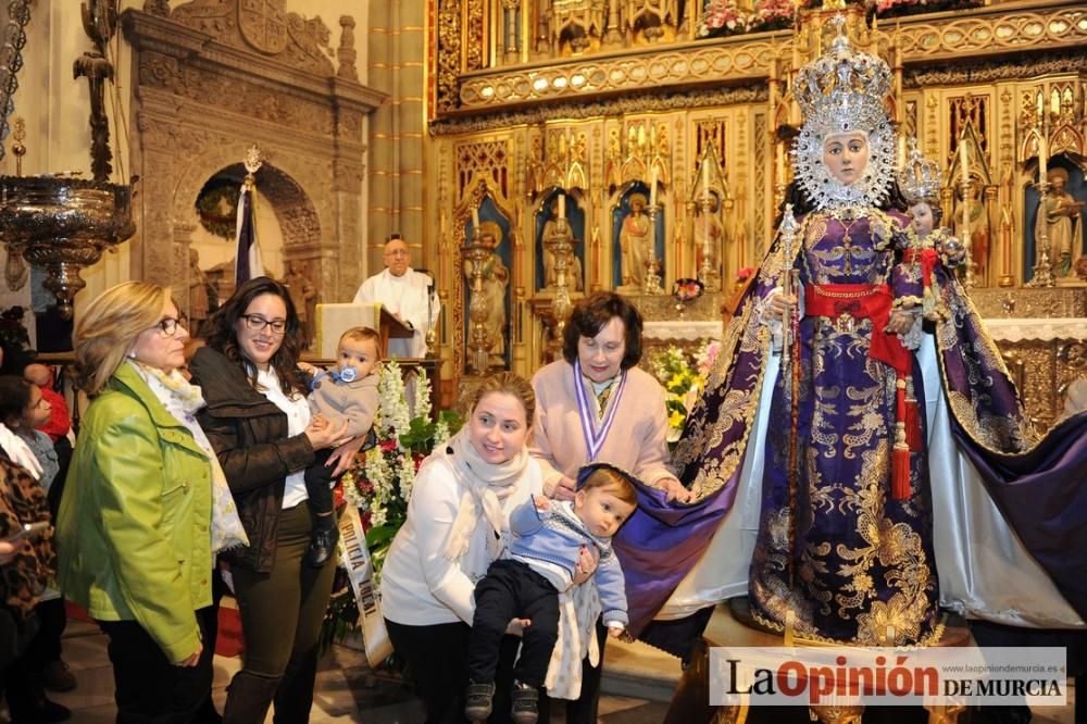 Bajo el manto de la Virgen