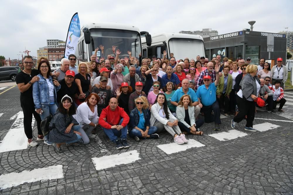 Los participantes de la Ruta de Autocaravanas Yakart parten de la Torre en una expedición que pasará por las cuatro provincias gallegas.