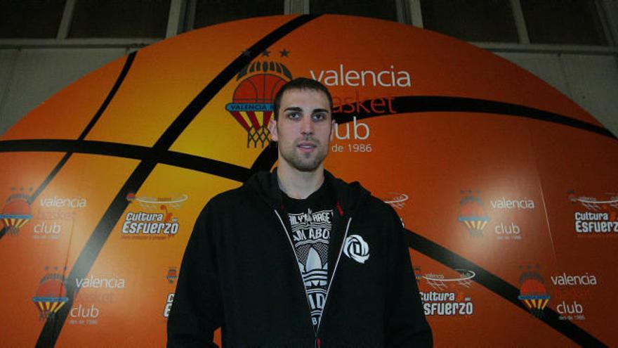 Pablo Aguilar, durante su etapa en Valencia