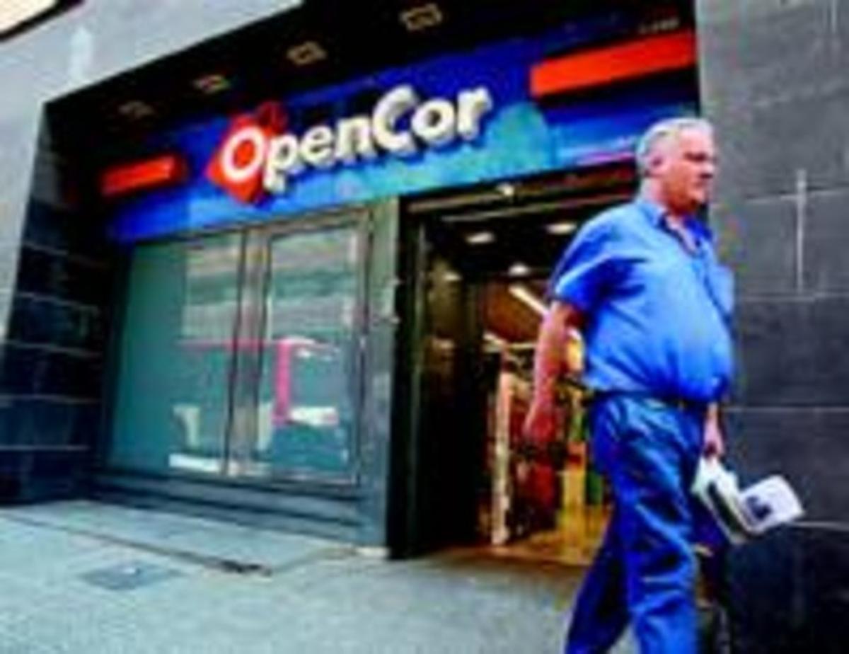 Un Opencor, amb la imatge renovada, ahir a Barcelona, Un Opencor, amb la imatge renovada, ahir a Barcelona,