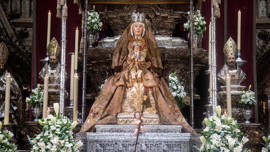 Los peregrinos de El Viso del Alcor llegan a Sevilla para venerar a la Virgen de los Reyes el 15 de agosto.