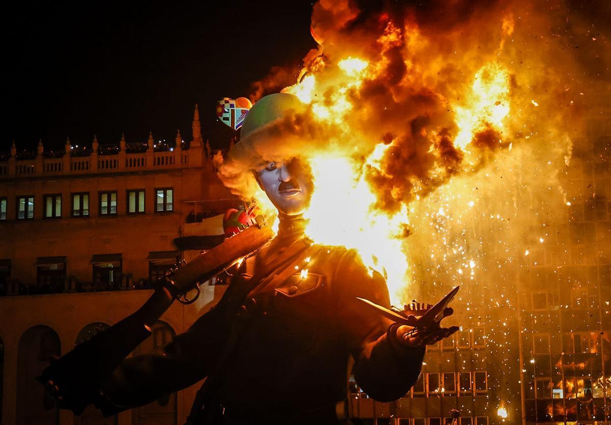 Cremà 2026: Así ha ardido la Falla del Ayuntamiento
