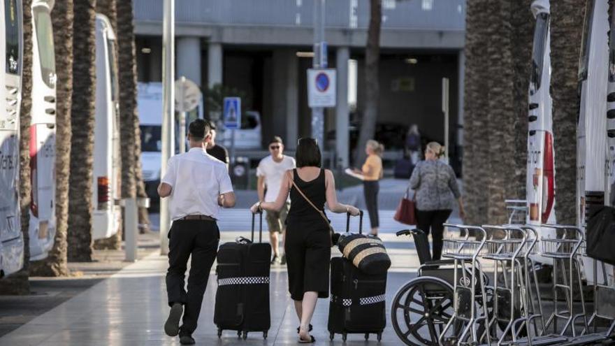 Investigan a cinco agencias de viajes de Baleares por repartirse un contrato millonario