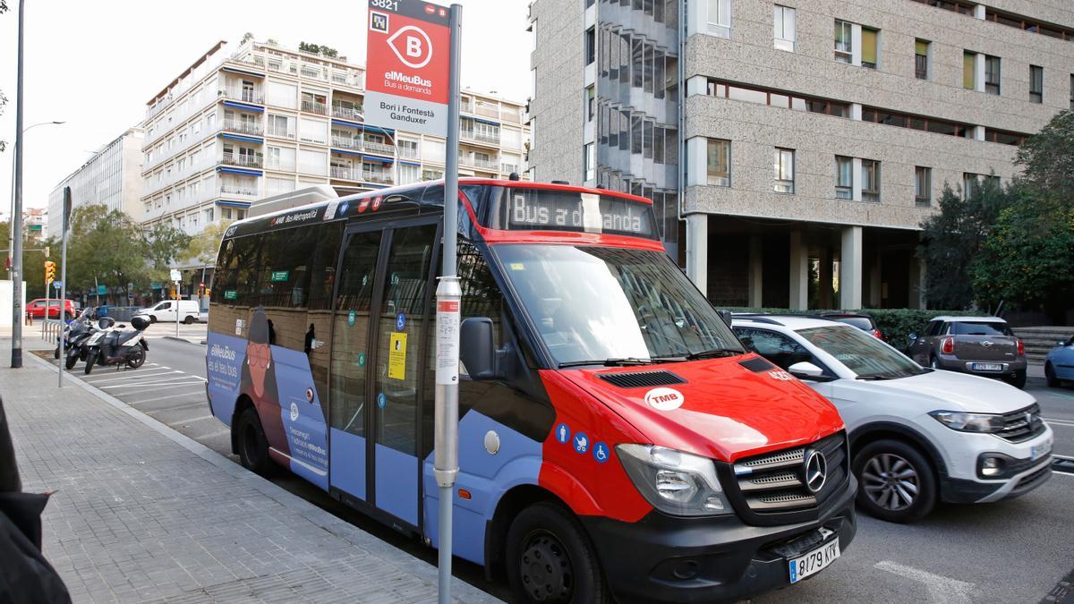 Bus a demanda en El Farró-Galvany, en el distrito de Sarrià-Sant Gervasi.
