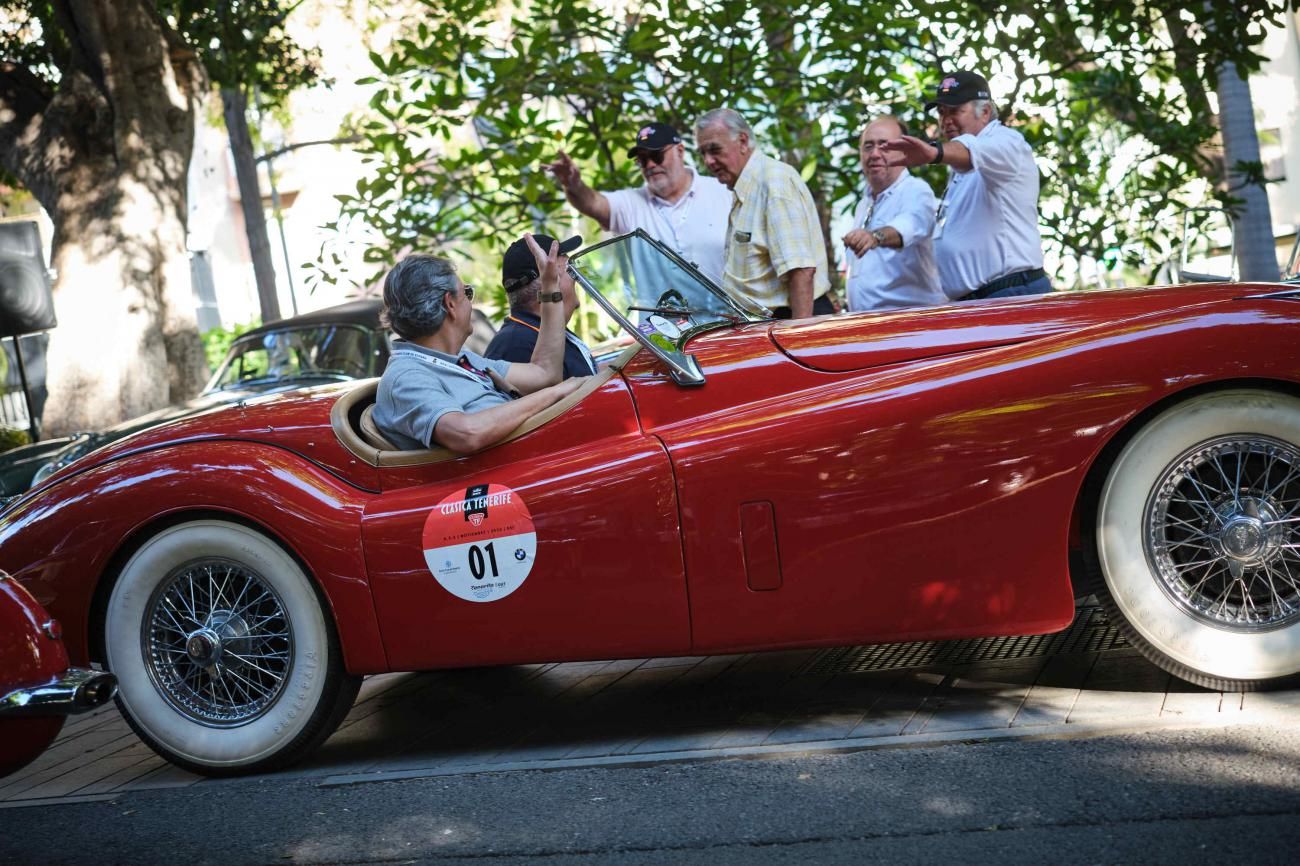 Entrega de trofeos y exposición de coches clásicos en la XXI Clásica de Tenerife