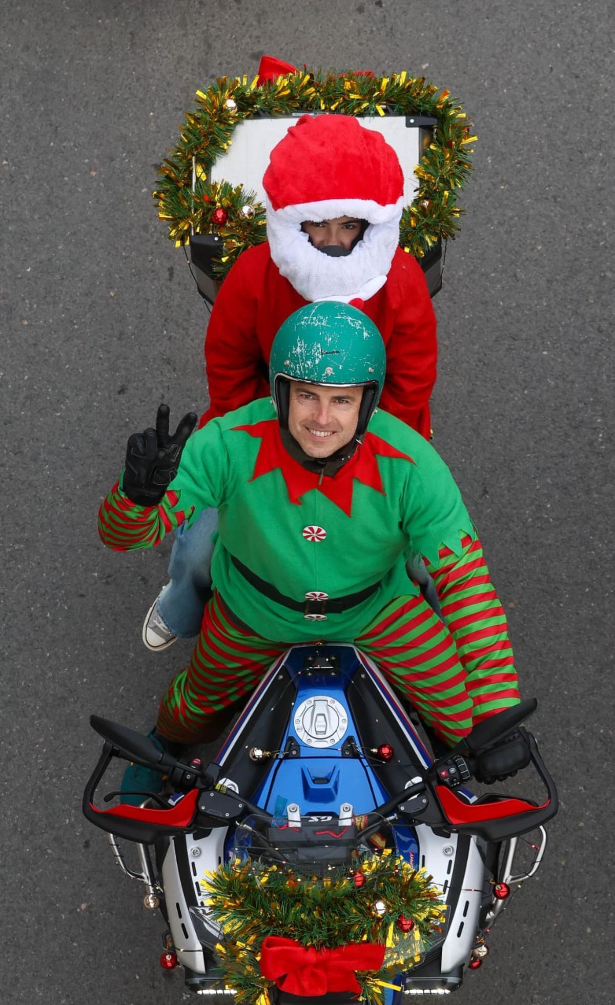 'Papanoelada' motera recorre las calles de València