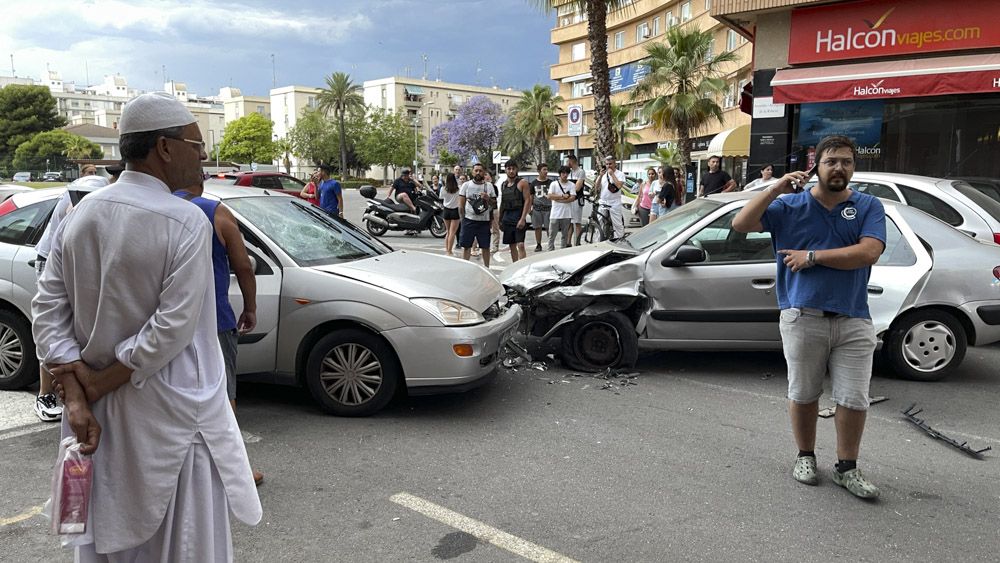 Un conductor ebrio provoca un accidente en el Port de Sagunt.