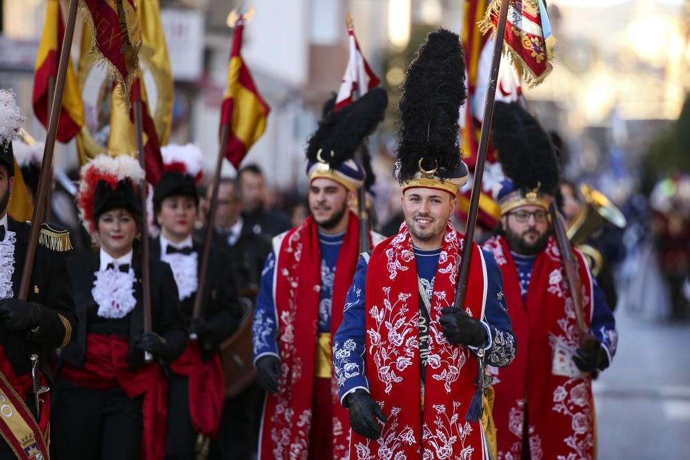 Medio millar de cargos festeros celebran la efeméride con un acto histórico de homenaje a las capitanías a tres semanas del inicio de los Moros y Cristianos