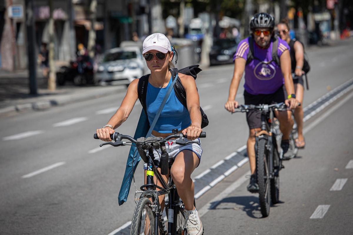 En bici urbana con calor extremo en Barcelona