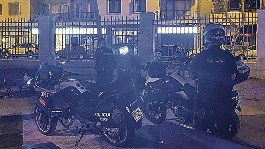 Los dos sospechosos fueron arrestados por la Policía.