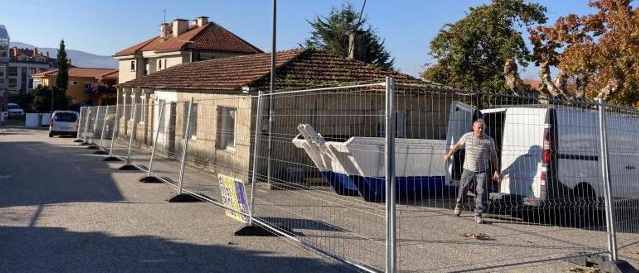 Las obras para convertir la casa de maestros de Vilaméan en local social para mayores están en marcha.