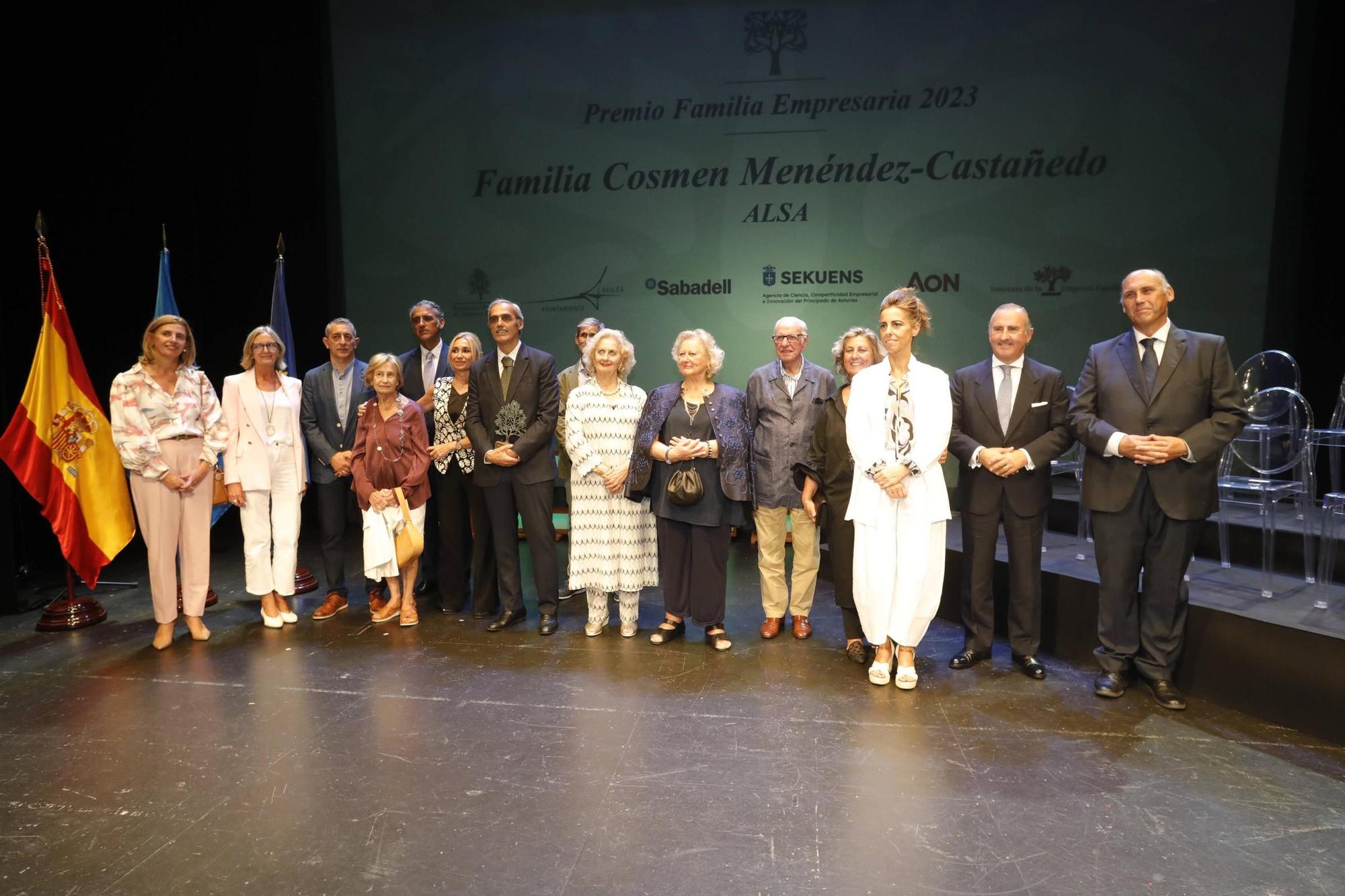 Entrega del premio "Familia Empresaria" a la familia Cosmen Menéndez-Castañedo