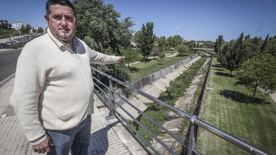 Cerro de Reyes pide una biblioteca nueva y el arreglo de calles y aceras