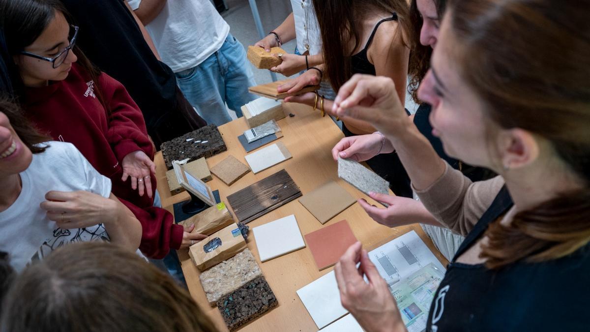 Taller de arquitectura en el instituto Quatre Cantons del Poblenou, en Barcelona.