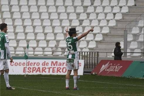 El Córdoba golea al Murcia (5-0)