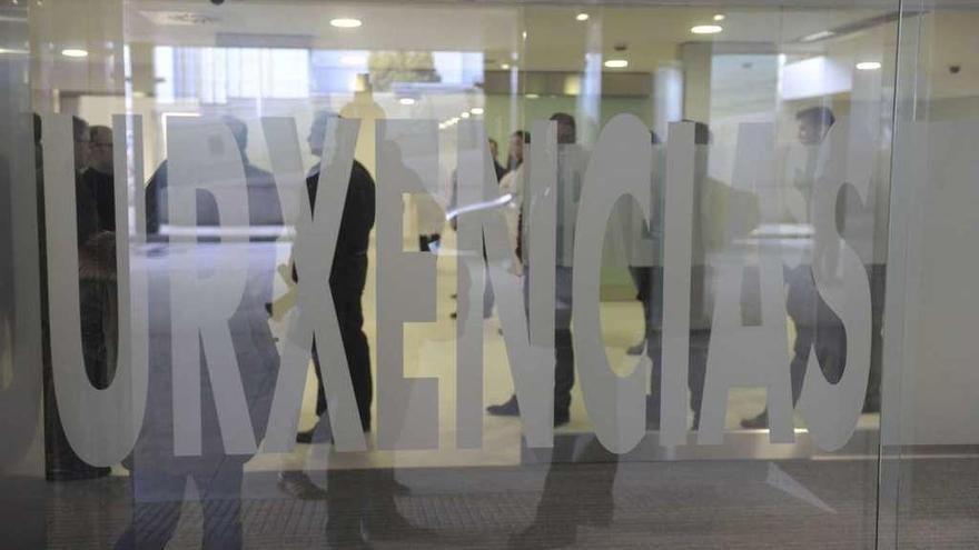 Rótulo en la puerta de entrada del Servicio de Urgencias del Hospital Universitario de A Coruña.