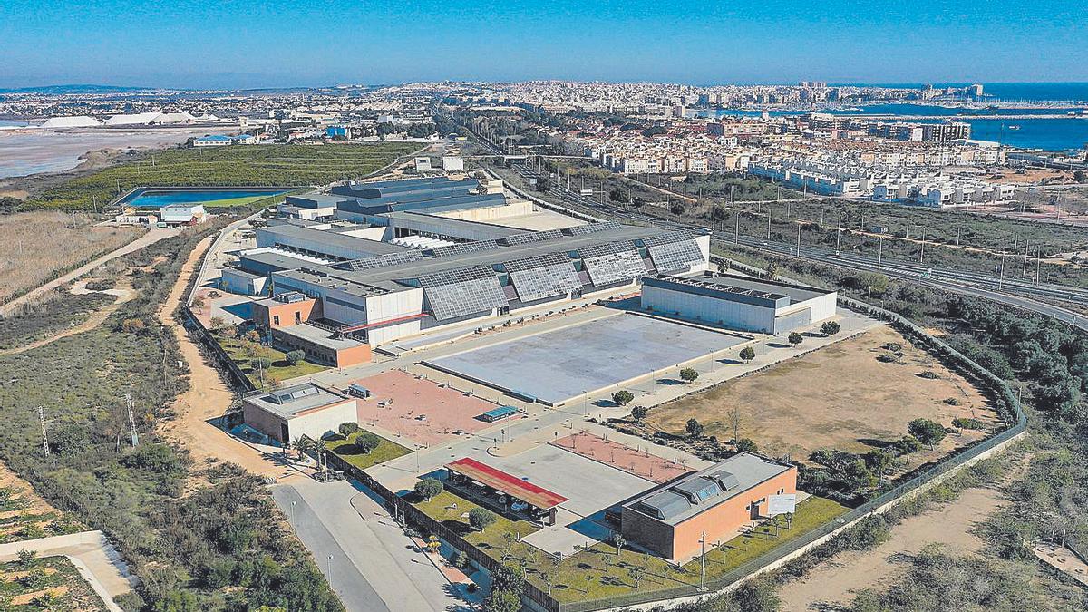 La planta de Torrevieja tiene capacidad para producir 80 hm³ de agua desalada.