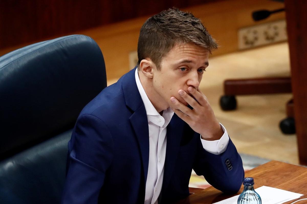 GRAF1880. MADRID, 10/07/2019.- El candidato de Más Madrid a la Presidencia de la Comunidad de Madrid, Iñigo Errejón, en la Asamblea de Madrid, que celebra una insólita sesión de investidura sin candidato, en medio de las disputas entre Ciudadanos y Vox para desbloquear el Gobierno regional madrileño.- EFE/Mariscal