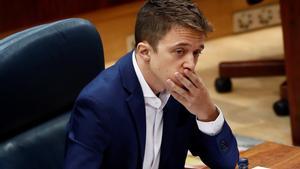 GRAF1880. MADRID, 10/07/2019.- El candidato de Más Madrid a la Presidencia de la Comunidad de Madrid, Iñigo Errejón, en la Asamblea de Madrid, que celebra una insólita sesión de investidura sin candidato, en medio de las disputas entre Ciudadanos y Vox para desbloquear el Gobierno regional madrileño.- EFE/Mariscal