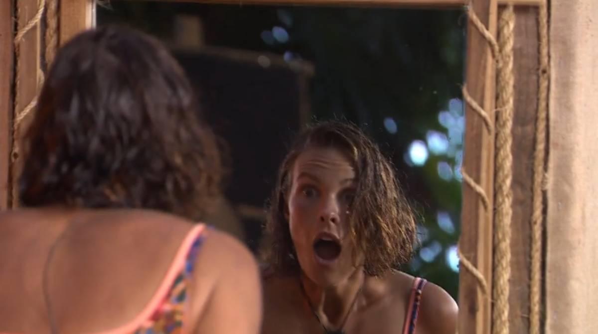 Jessica Bueno, muy sorprendida después de verse en el espejo