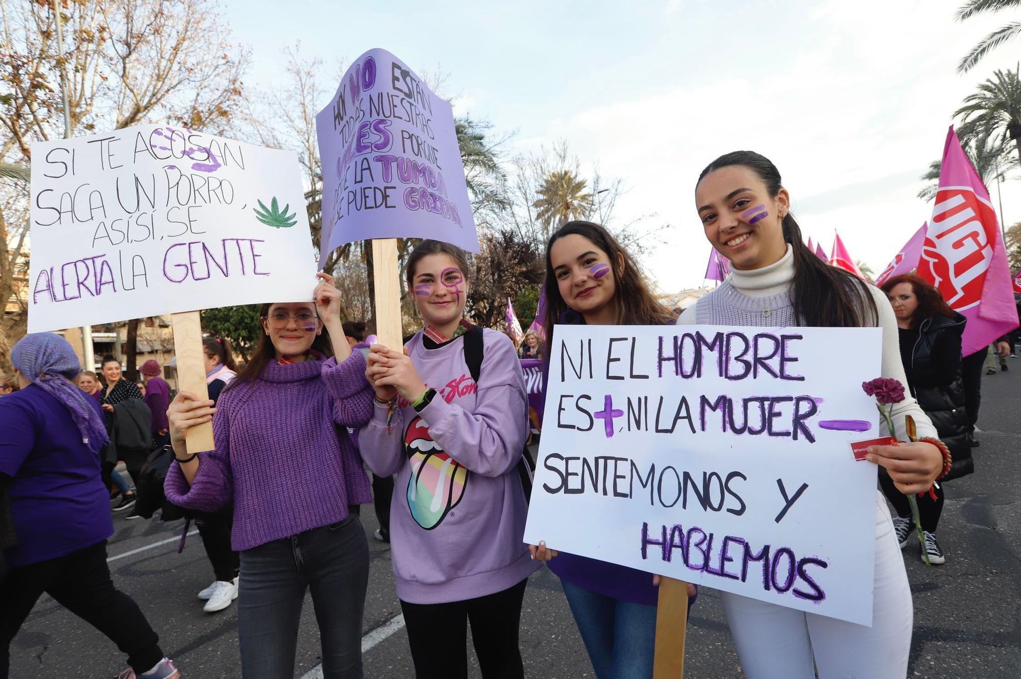 La manifestación del 8M recorre las calles de Córdoba