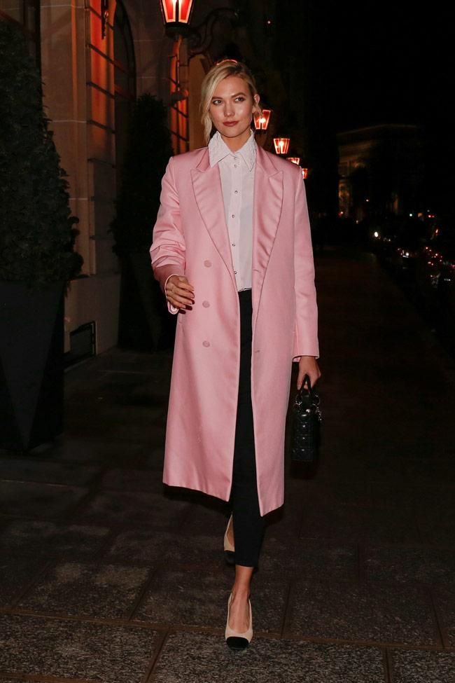Rosa y blanco, por Karlie Kloss