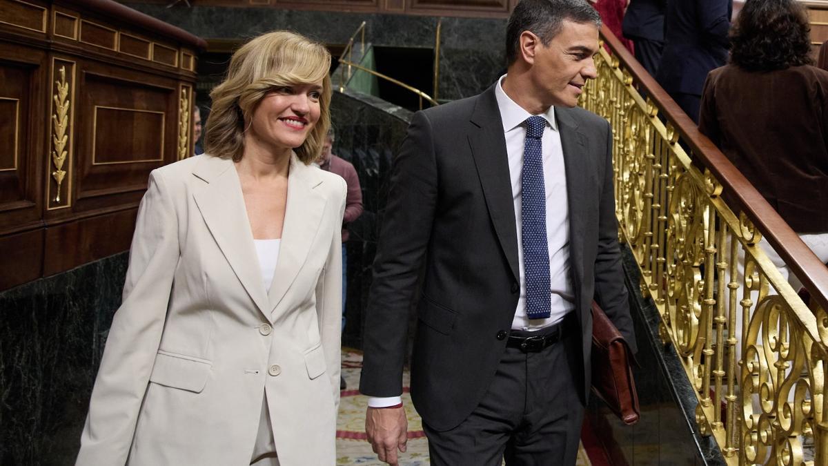 La ministra de Educación y líder del PSOE Aragón, Pilar Alegría, junto al presidente del Gobierno, Pedro Sánchez, en el Congreso de los Diputados