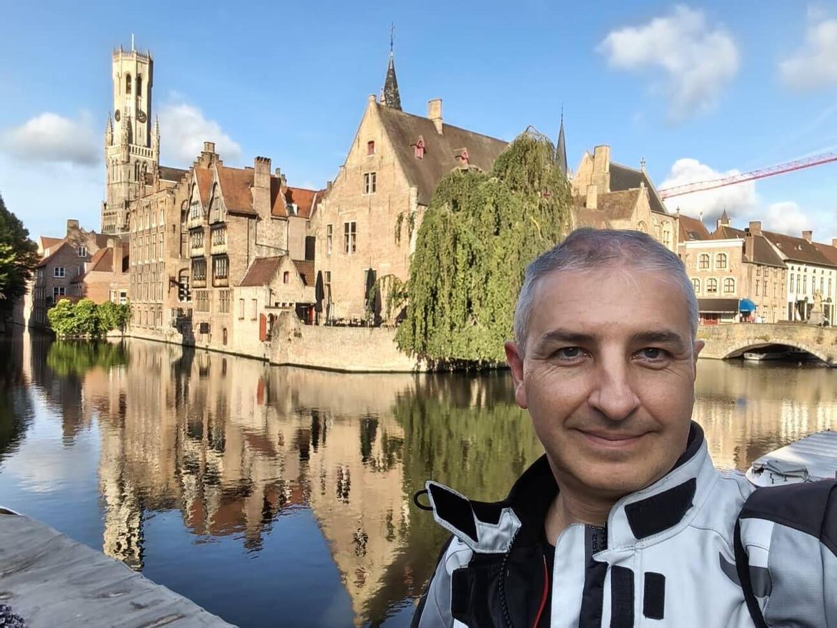 El zamorano Alejandro Moralejo en la ruta en moto de este verano que realiza en solitario y le lleva al norte de Europa recorriendo cientos de kilómetros cada día.