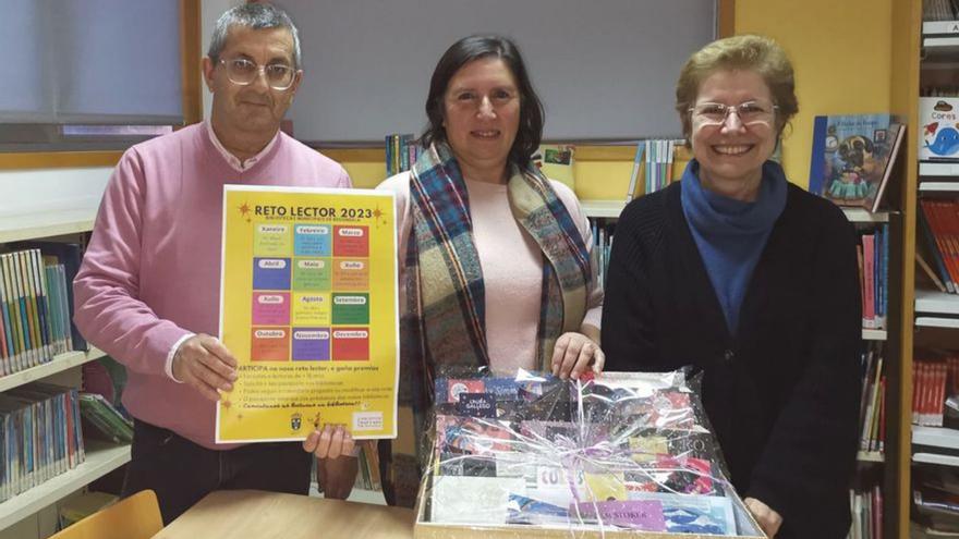 Argentina Rodríguez, en el centro, ganadora del premio del “Reto lector” de las bibliotecas. | FDV