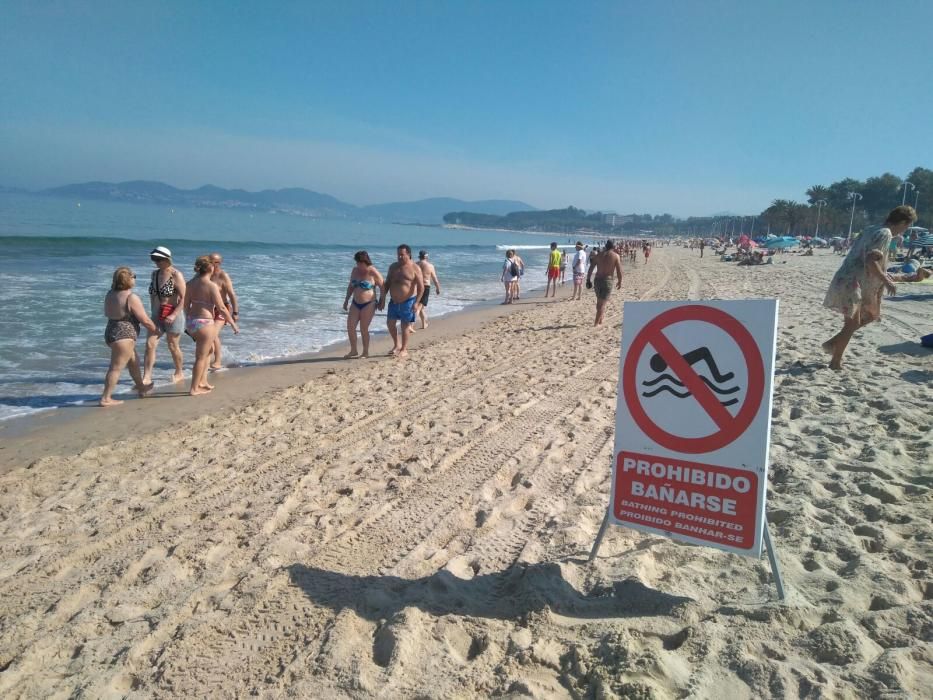 Los bañistas vuelven a Samil pese a que se desacon