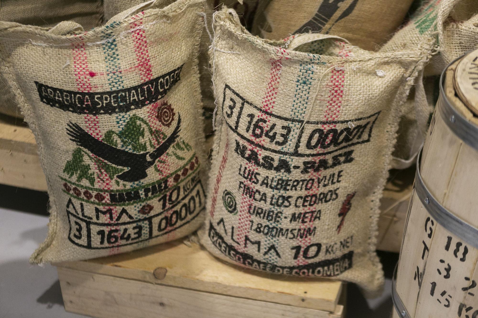 Así es por dentro el tostadero de cafés de Avilés con bicicletas de campeones del mundo