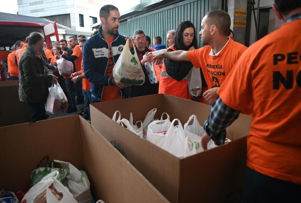 Marcha solidaria de trabajadores de Alcoa hasta el Banco de Alimentos