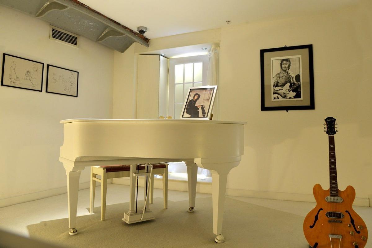 Piano y guitarra en The Beatle Story Museum