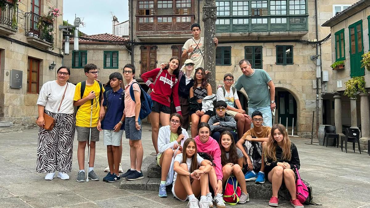 Algunos de los participantes en la plaza de A Leña de Pontevedra