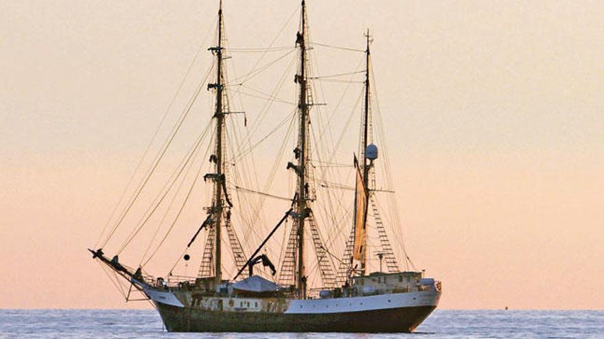 El ´Gunilla´ fondea en la bahía de Palma desde el miércoles por la tarde.