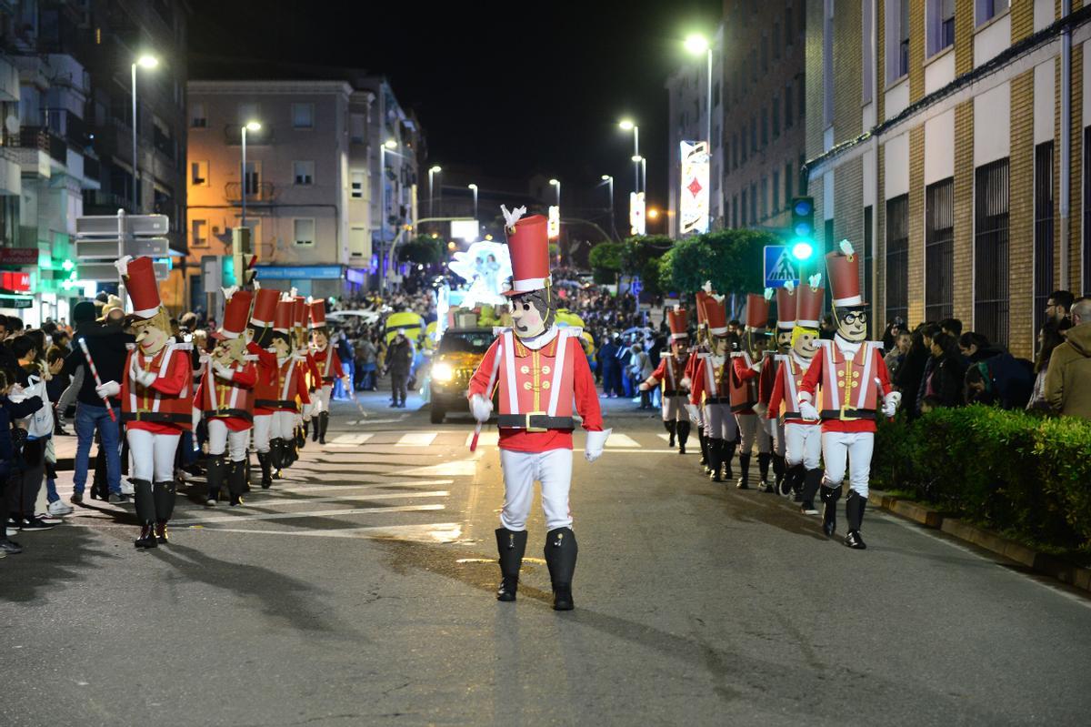 Soldaditos por la avenida de La Salle, en la cabalgata de Reyes de Plasencia.