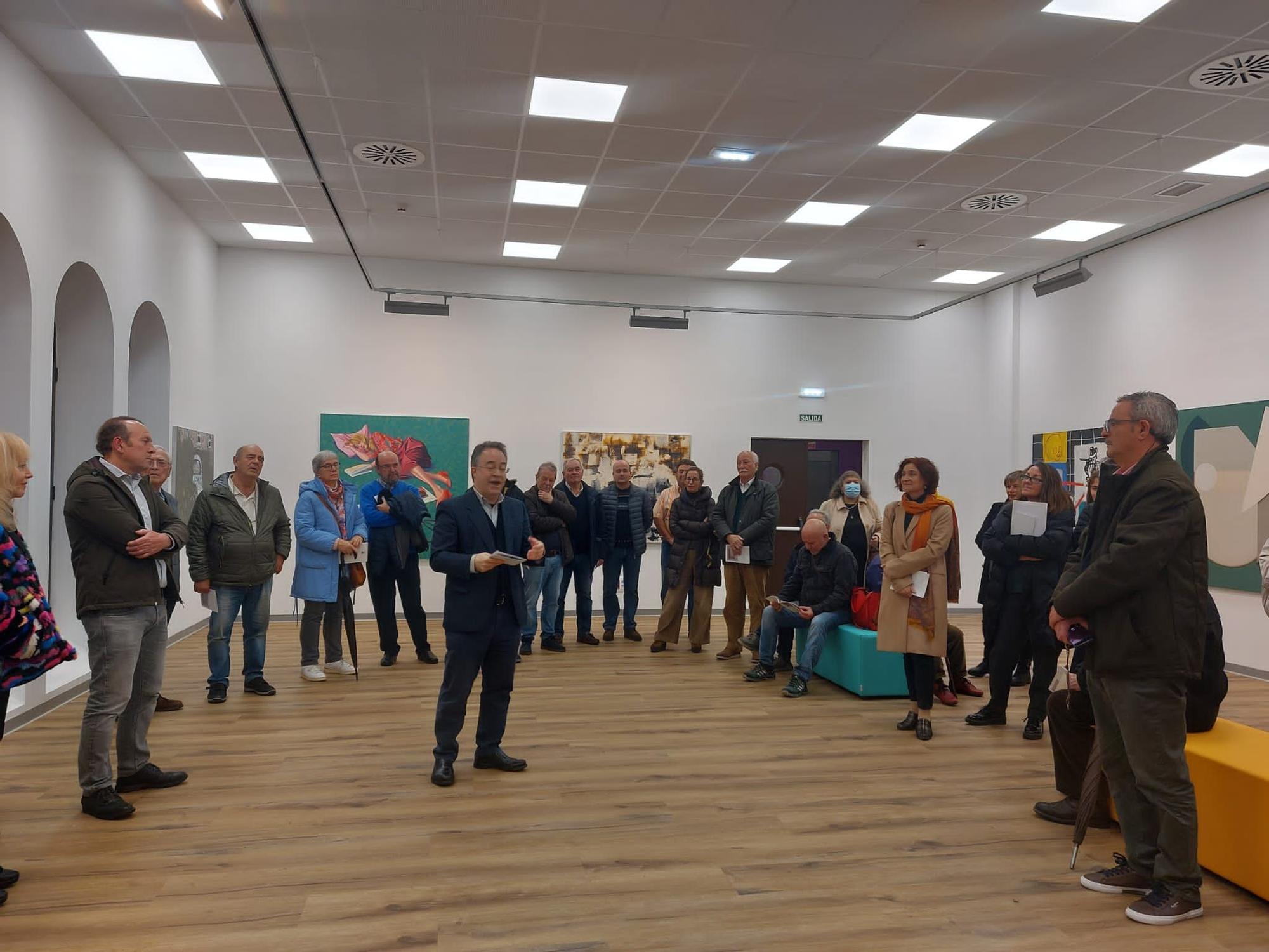 Teruhiro Ando, ganador del Certamen Nacional de Pintura de Villaviciosa, recogió la "Manzana de Plata"