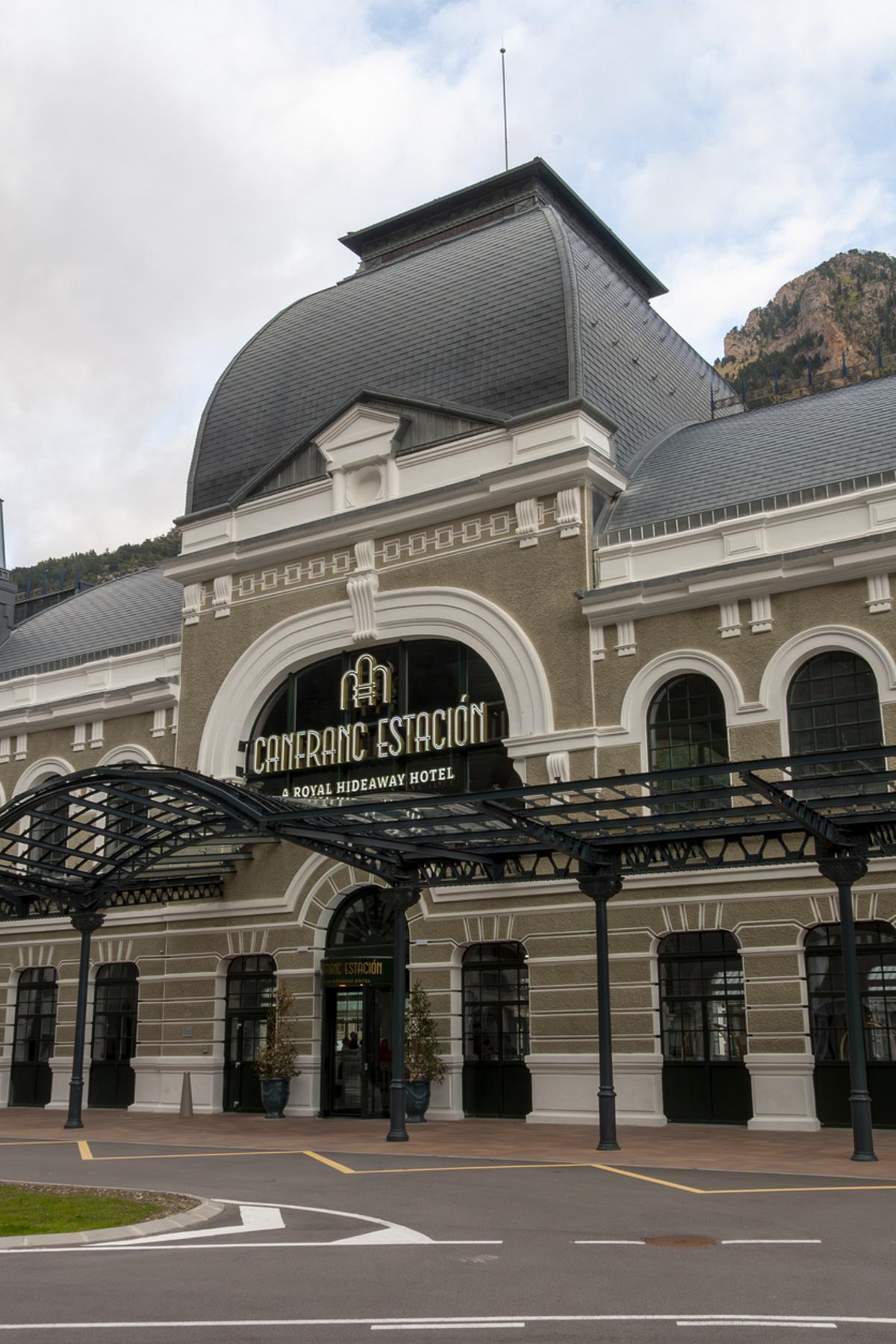 Hoy es un majestuoso hotel cinco estrellas Gran Lujo.