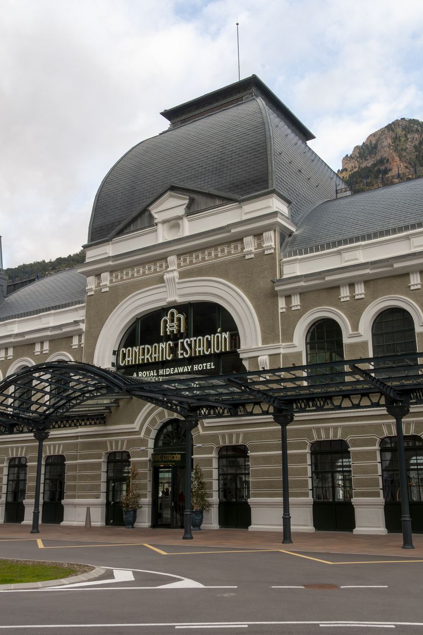 Hoy es un majestuoso hotel cinco estrellas Gran Lujo.