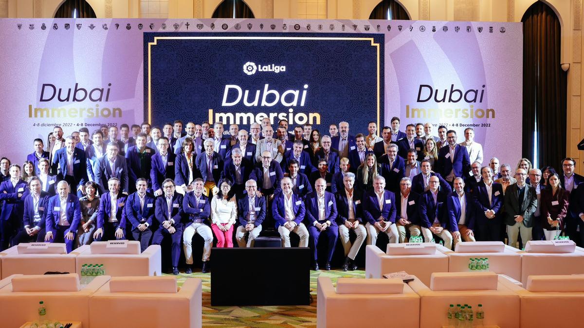 Foto de familia de la Asamblea de LaLiga en Dubai, con Alfonso Díaz y Félix Torralba como representantes del Mallorca.