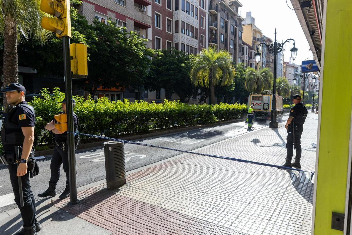 En imágenes |  Herida grave una niña de 12 años tras ser atropellada por un autobús urbano en la calle Conde Aranda de Zaragoza Herida grave una niña de 12 años tras ser atropellada por un autobús urbano en la calle Conde Aranda de Zaragoza