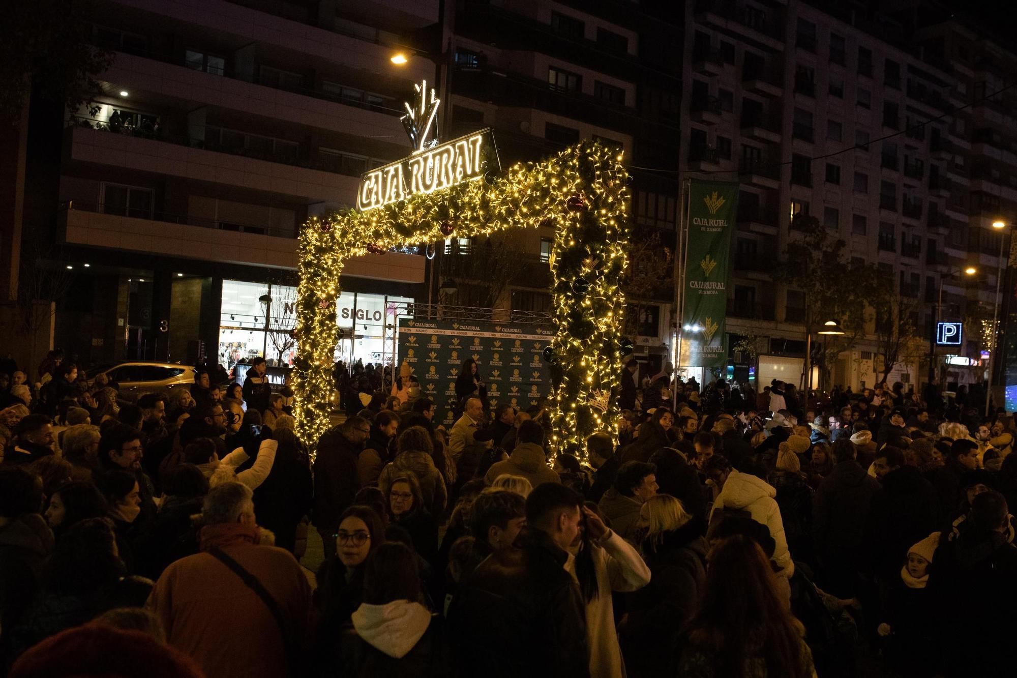 Luces de Navidad de Caja Rural en la Marina, rebautizada como 'La plaza de los sueños'