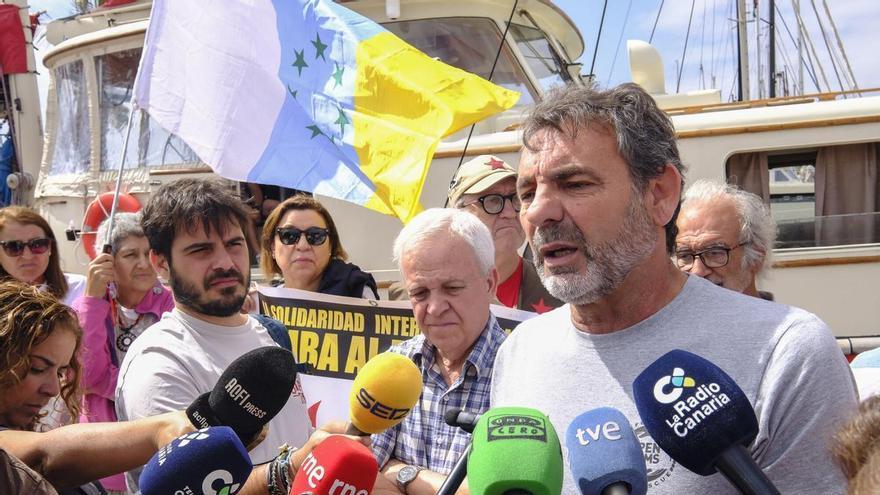 Open Arms recala en el Puerto de Las Palmas para recabar apoyos antes de partir hacia Cuba para llevar placas solares a un hospital pediátrico de La Habana