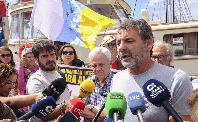 Open Arms recala en el Puerto de Las Palmas para recabar apoyos antes de partir hacia Cuba para llevar placas solares a un hospital pediátrico de La Habana