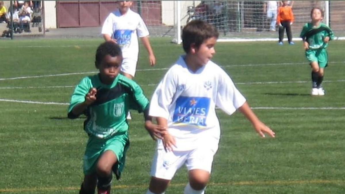 Alassan, durante un partido en sus inicios como futbolista.