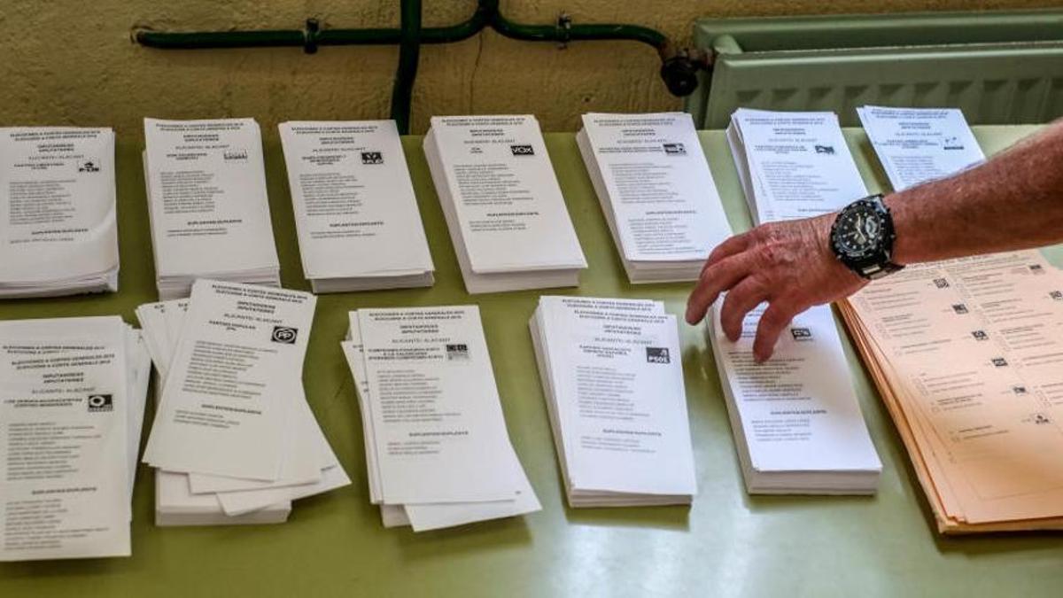 Una imagen de archivo de las papeletas de uno de los procesos electorales en la C. Valenciana.
