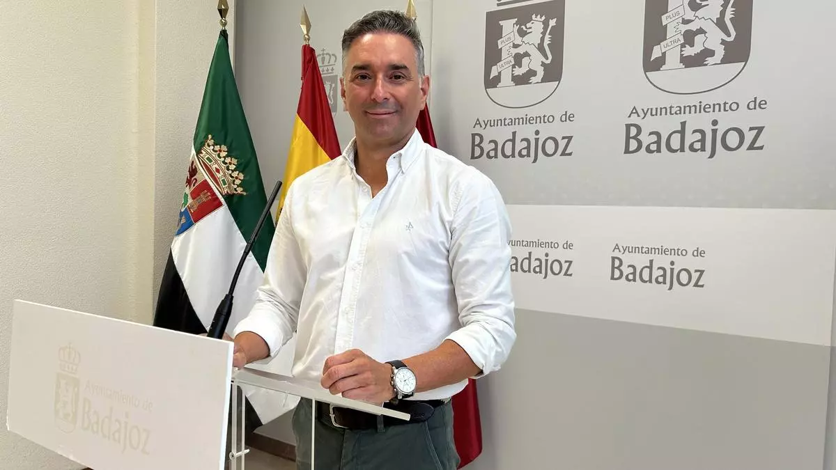 El concejal no adscrito de Badajoz acudirá al juzgado para saber en qué gastan los grupos políticos 300.000 euros que reciben