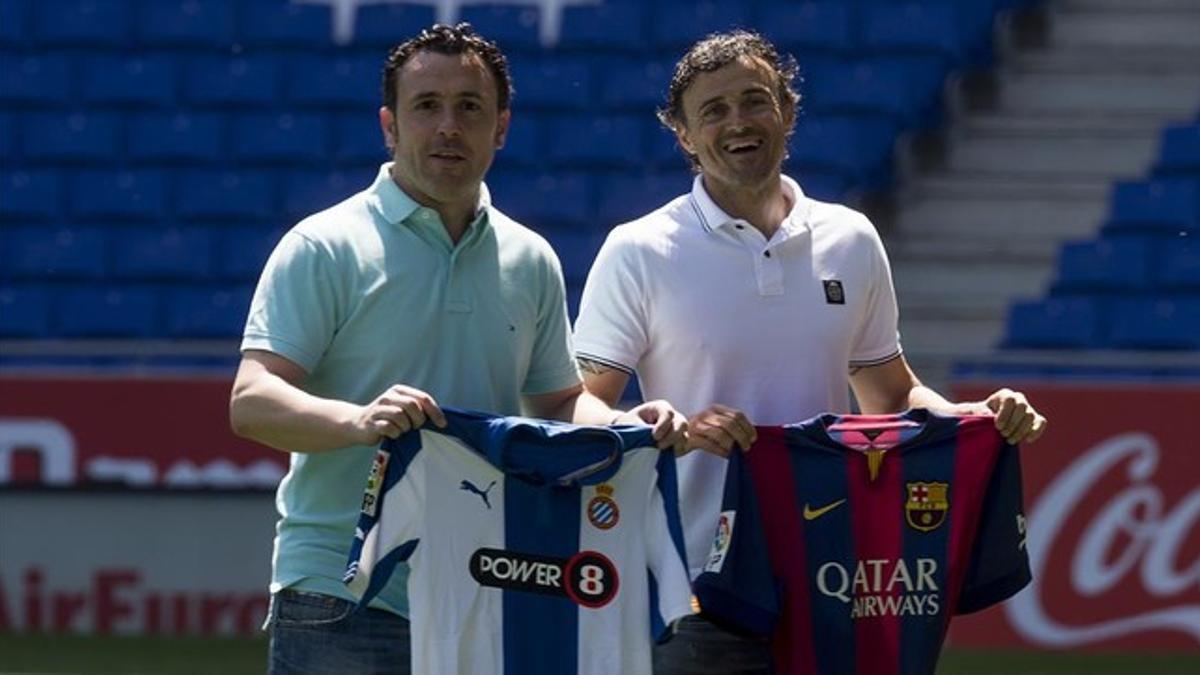 Sergio González y Luis Enrique, con las camisetas de sus respectivos equipos en el Power8 Stadium.