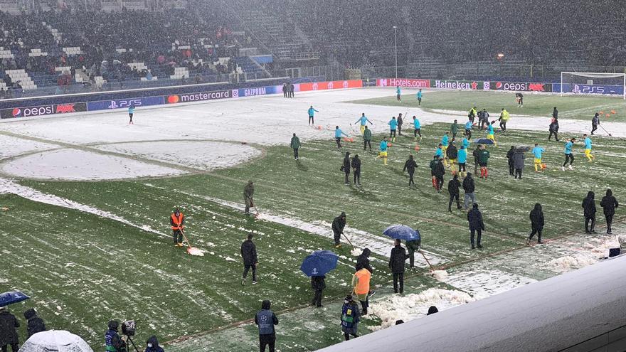 Vídeo | Los futbolistas del Villarreal calientan sobre la nieve de Bérgamo