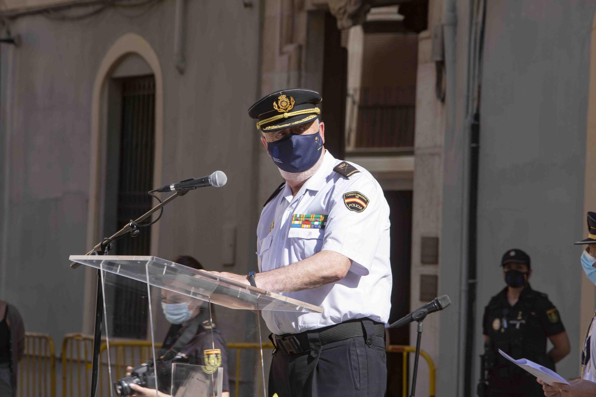 Entrega del bastón de mando al inspector jefe de la Comisaría de la Policía Nacional de Alzira - Algemesí.